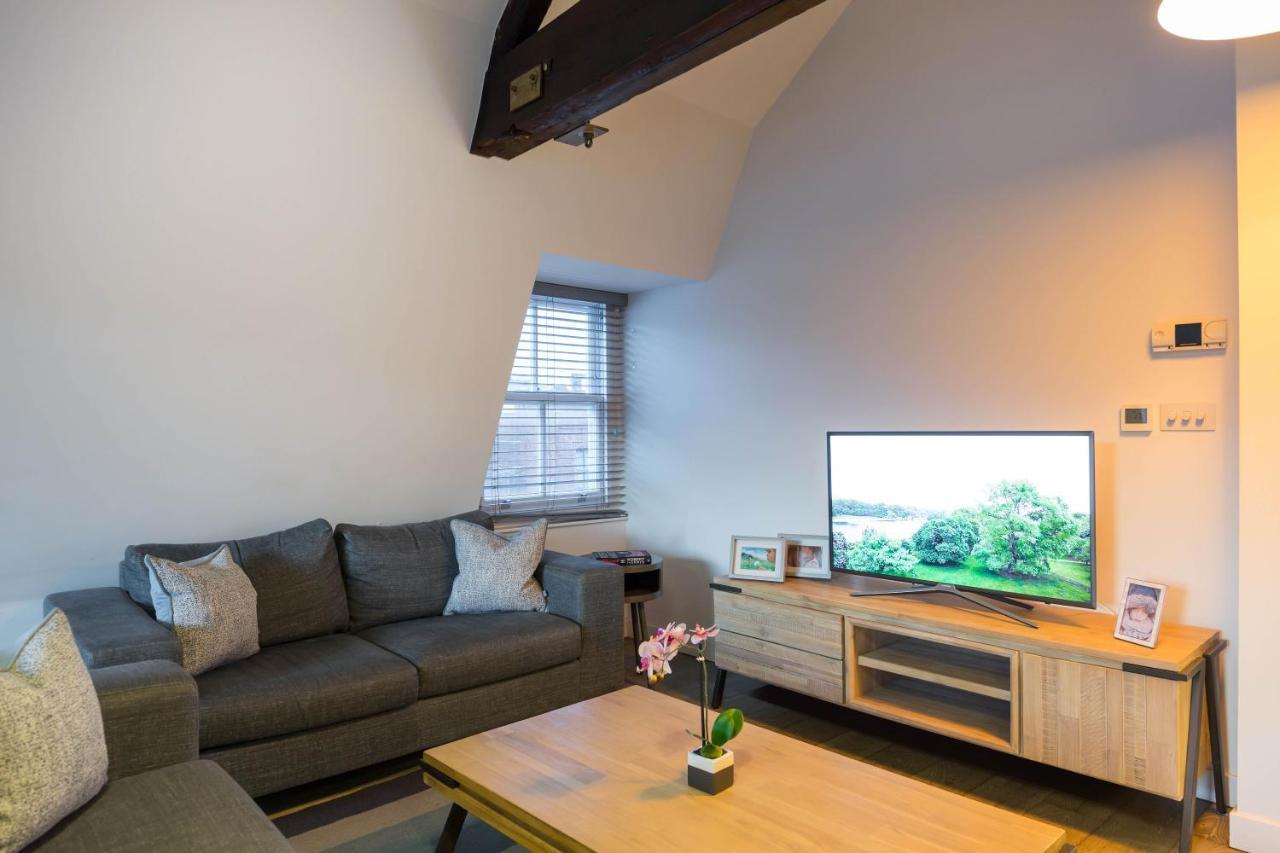 Urban Chic - Rathbone Apartment ลอนดอน ภายนอก รูปภาพ