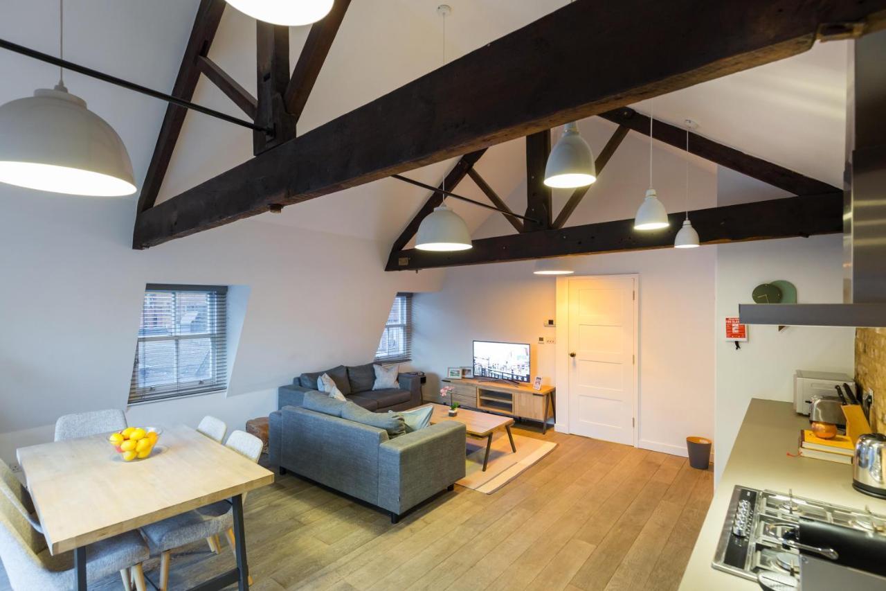 Urban Chic - Rathbone Apartment ลอนดอน ภายนอก รูปภาพ