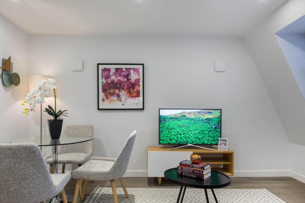 Urban Chic - Rathbone Apartment ลอนดอน ภายนอก รูปภาพ