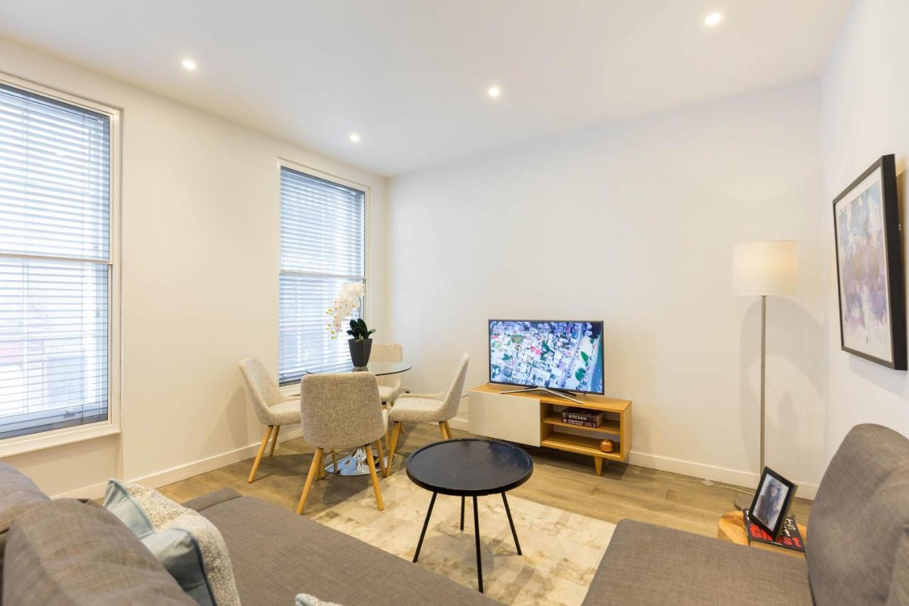 Urban Chic - Rathbone Apartment ลอนดอน ภายนอก รูปภาพ