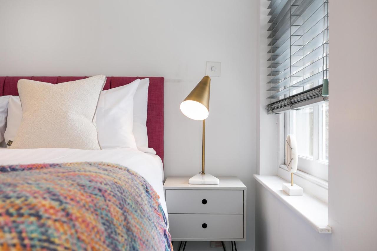 Urban Chic - Rathbone Apartment ลอนดอน ภายนอก รูปภาพ