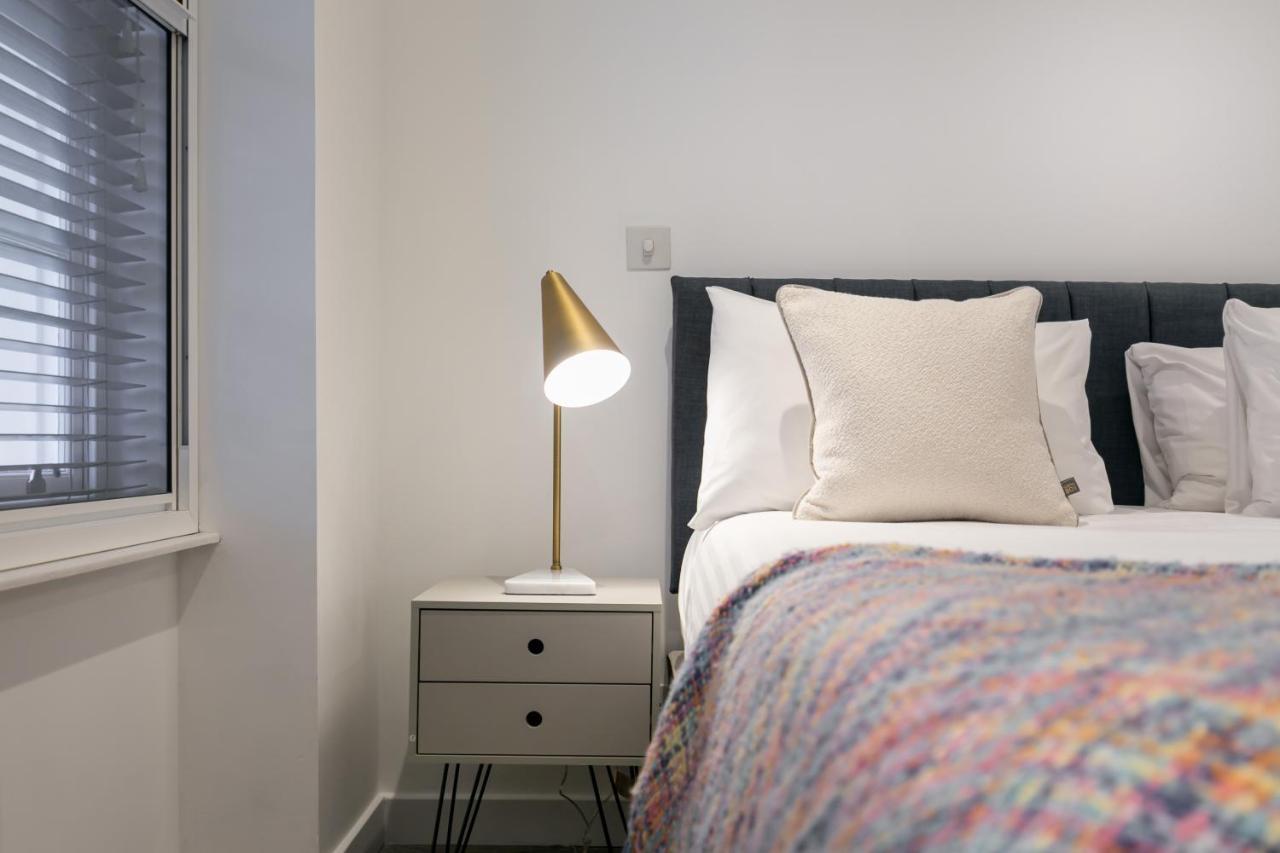 Urban Chic - Rathbone Apartment ลอนดอน ภายนอก รูปภาพ