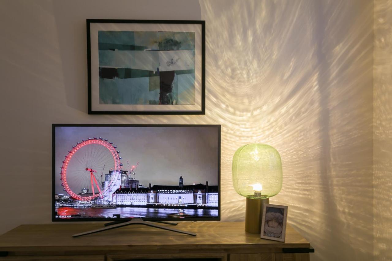 Urban Chic - Rathbone Apartment ลอนดอน ภายนอก รูปภาพ