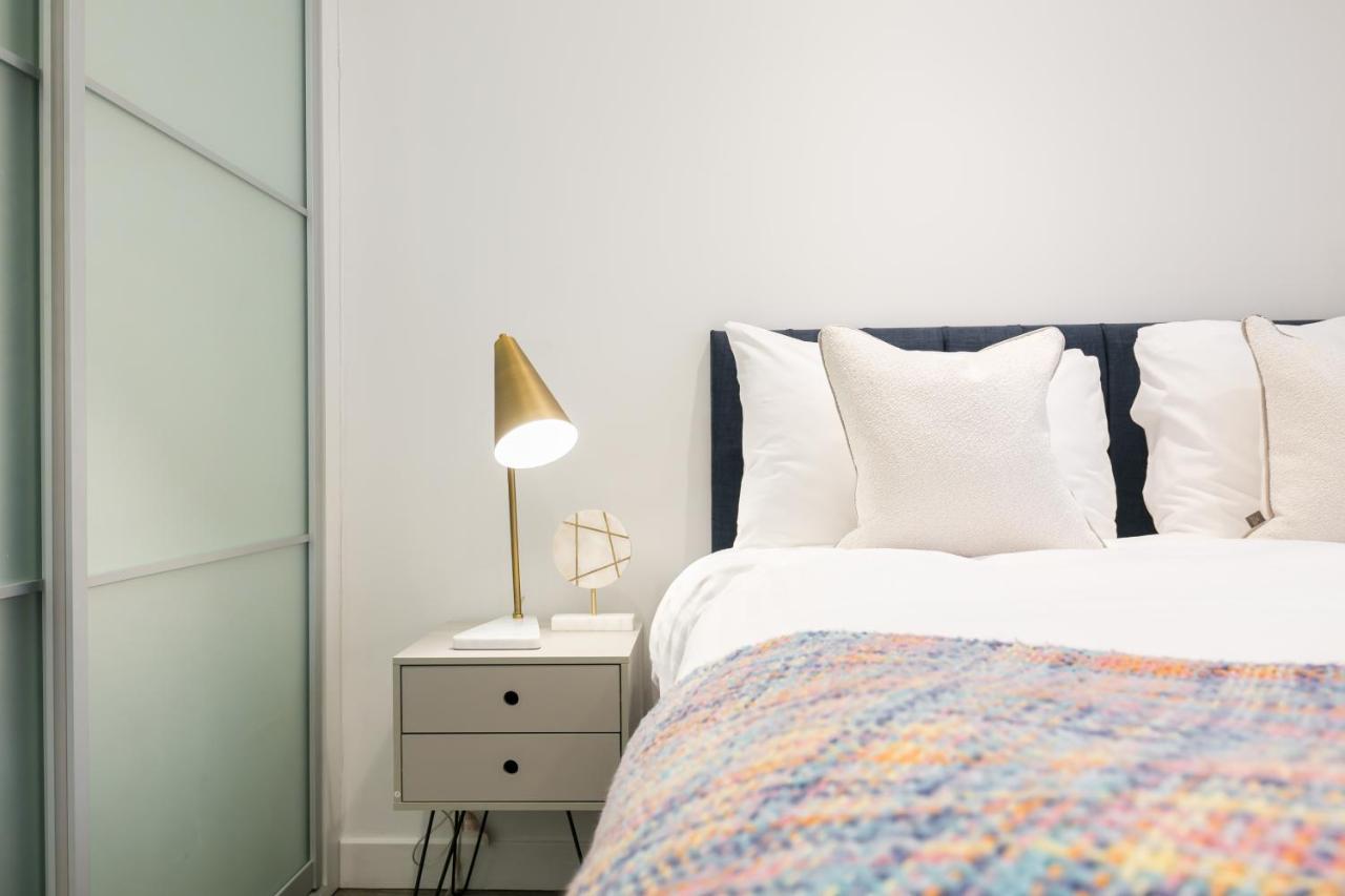 Urban Chic - Rathbone Apartment ลอนดอน ภายนอก รูปภาพ