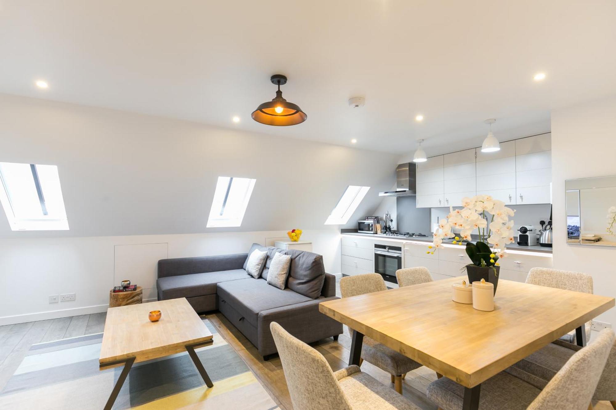 Urban Chic - Rathbone Apartment ลอนดอน ภายนอก รูปภาพ